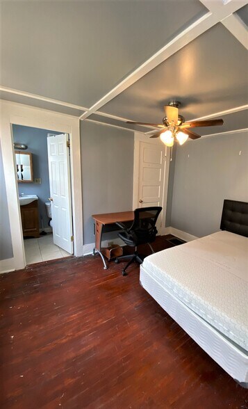 Building Photo - 1920 E Genesee St