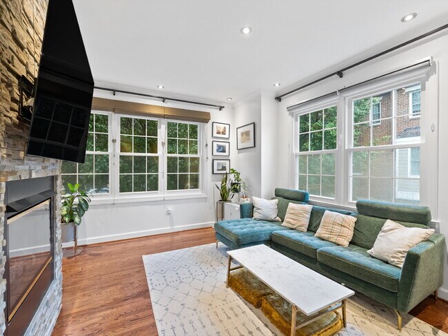 Building Photo - "Spacious 3-Bedroom Townhouse Retreat with...
