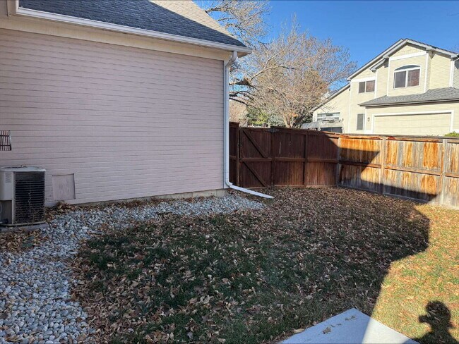 Building Photo - "Spacious 4-Bed, 3-Bath Gem on Franklin Drive – Modern Living in Boulder!"