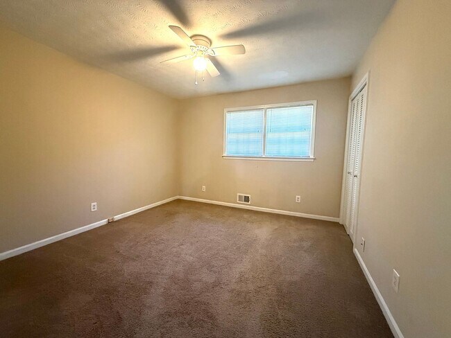 Building Photo - Ranch Home on large lot