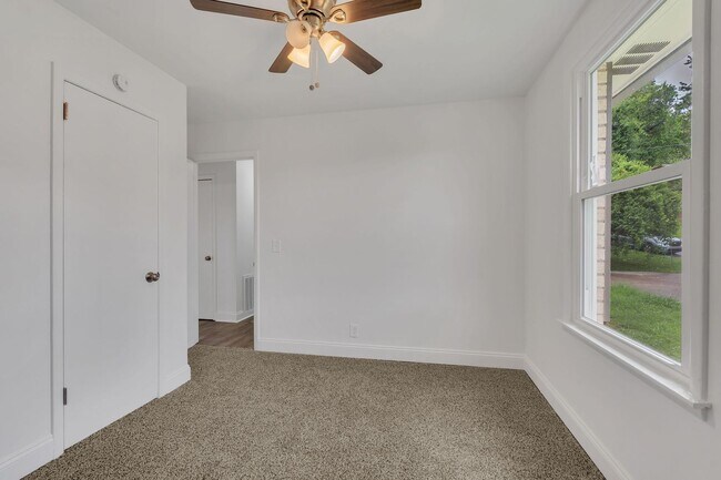 Building Photo - Incredible Fully-Updated 3 Bedroom Home wi...