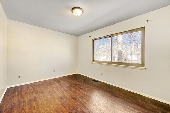 Building Photo - 313 Fay Dr