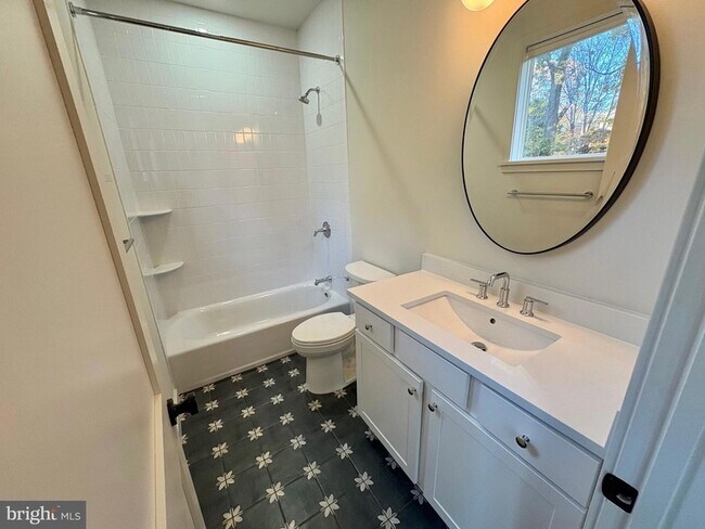 Building Photo - 635 Upland Pl