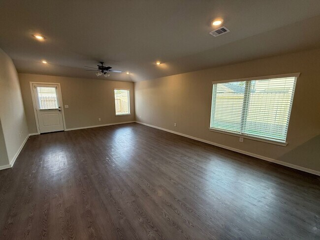 Building Photo - 2027 Summer Night Dr