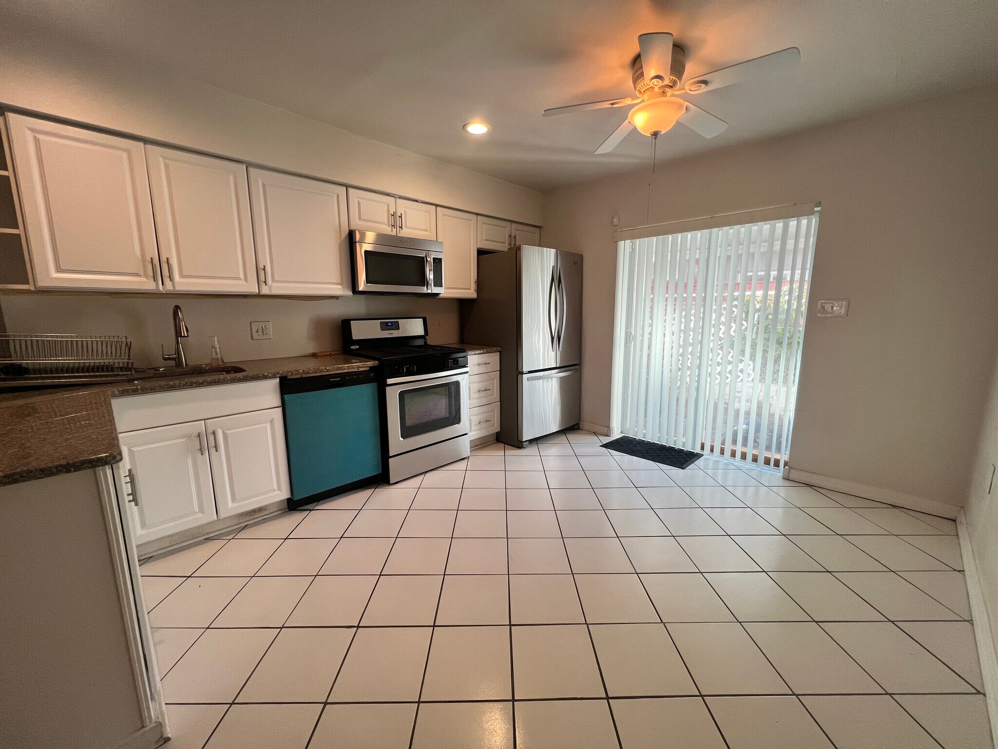 Building Photo - 2408 S Sartain St