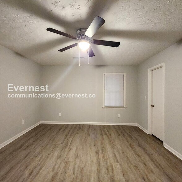 Building Photo - 680 Honey Creek Rd SE