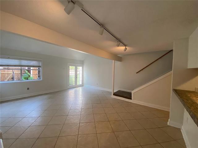 Building Photo - 2 Mariners Cv N