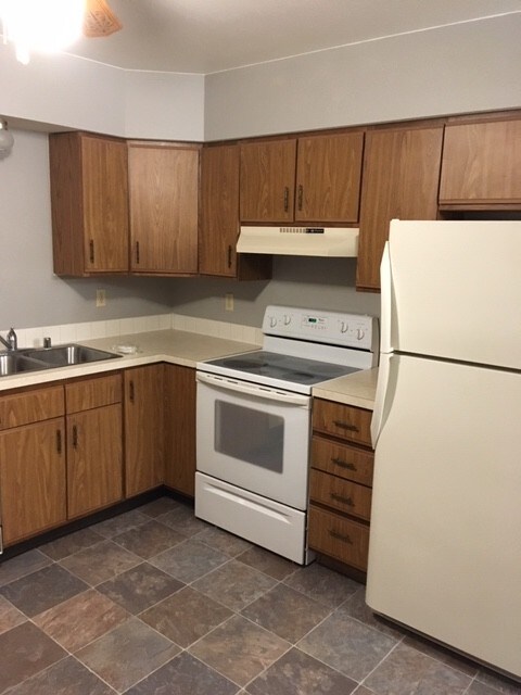 Building Photo - 310 Green Meadow Dr