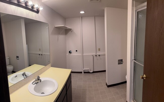 Building Photo - 1071