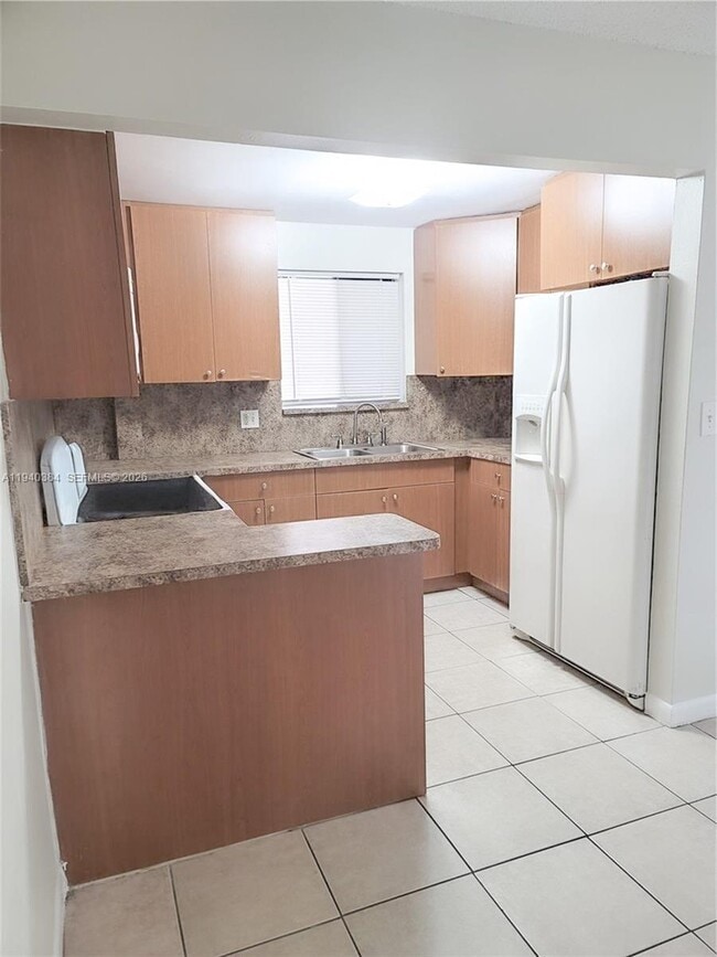 Building Photo - 6900 SW 39th St