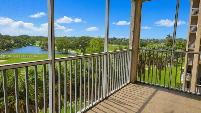 Building Photo - 250 Jacaranda Dr