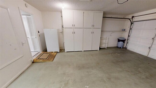 Building Photo - 8430 SW 90th Ln