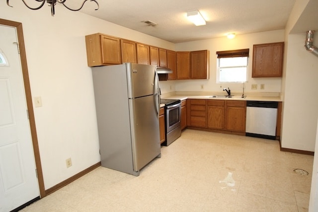 Building Photo - 924 W Belmont-