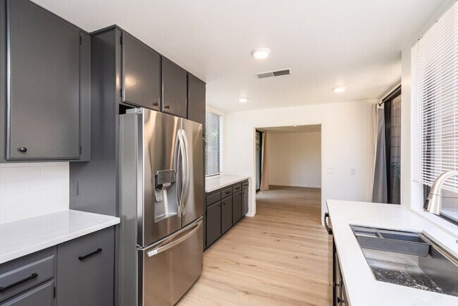 Building Photo - 478 Hartnell Pl