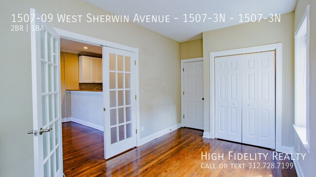 Building Photo - 1507 W Sherwin Ave