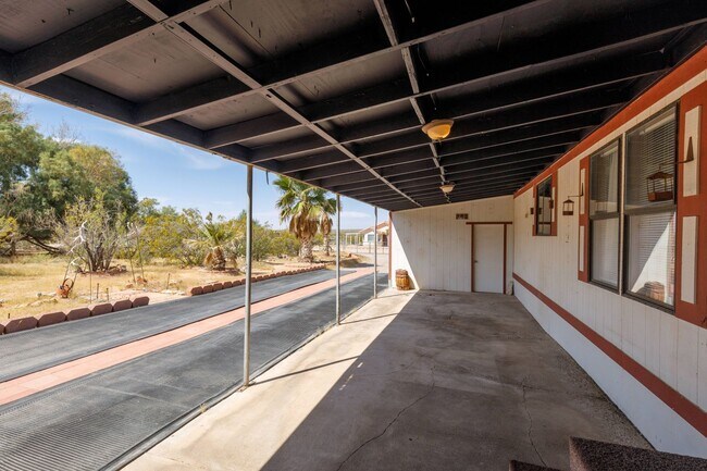 Building Photo - Home in Desert Springs