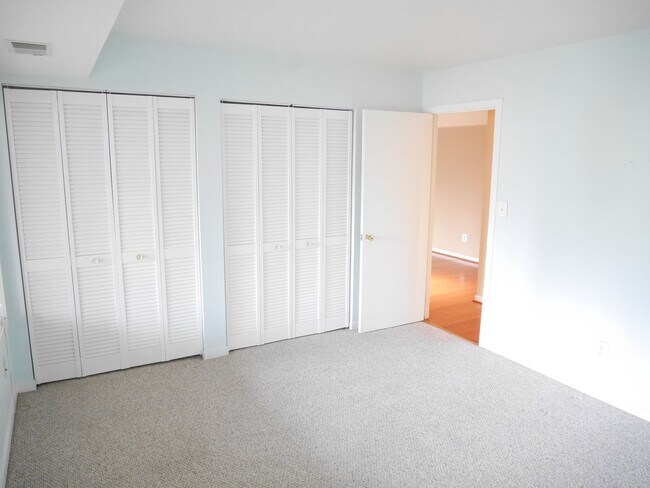 Building Photo - Beautiful 2 Bedroom Condo with a Loft- PRIME LOCATION!!