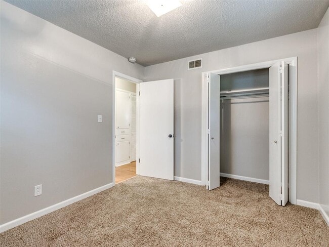 Building Photo - 1617 Avondale Dr
