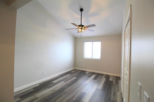 Building Photo - 1116 Blue Ridge Dr