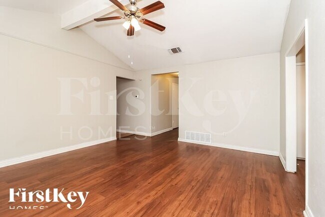 Building Photo - 3205 Hanover Dr