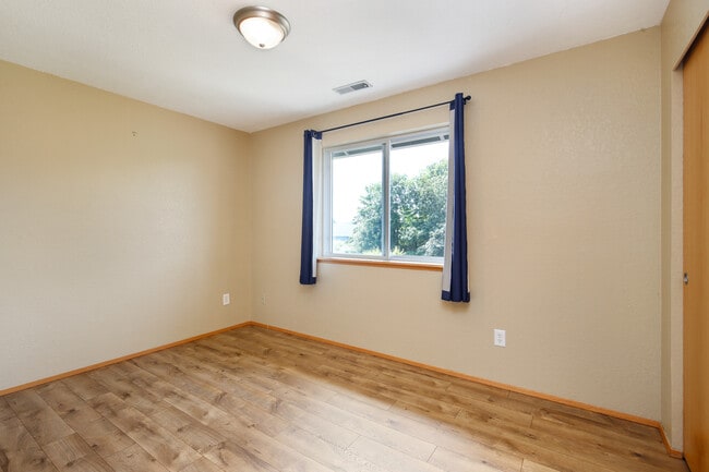 Building Photo - Beautiful 4 bedroom home in NE Tacoma!