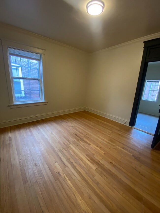 Building Photo - 2037B Maury