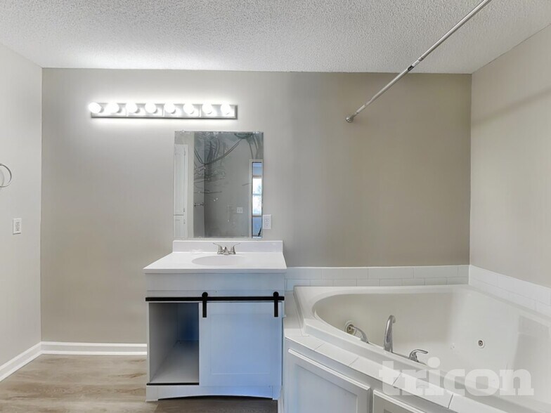 Building Photo - 2739 Zumbrota Cir NE