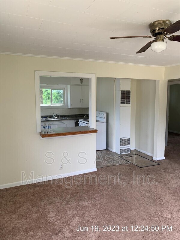 Building Photo - 3412 N Larch St