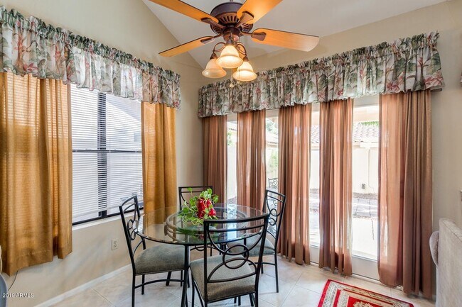 Building Photo - Location! Location! Beautiful 4 Bedroom/ 3 Bath Home! Ray/Kyrene
