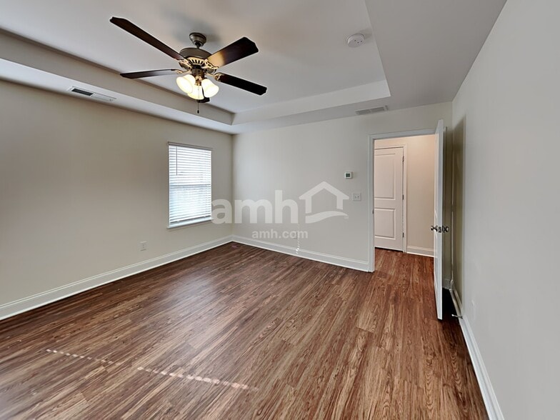 Building Photo - 417 Oscar Way