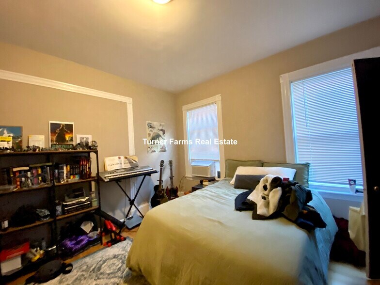 Building Photo - 13 Sachem St