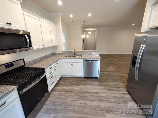 Building Photo - 7135 Thornrose Dr
