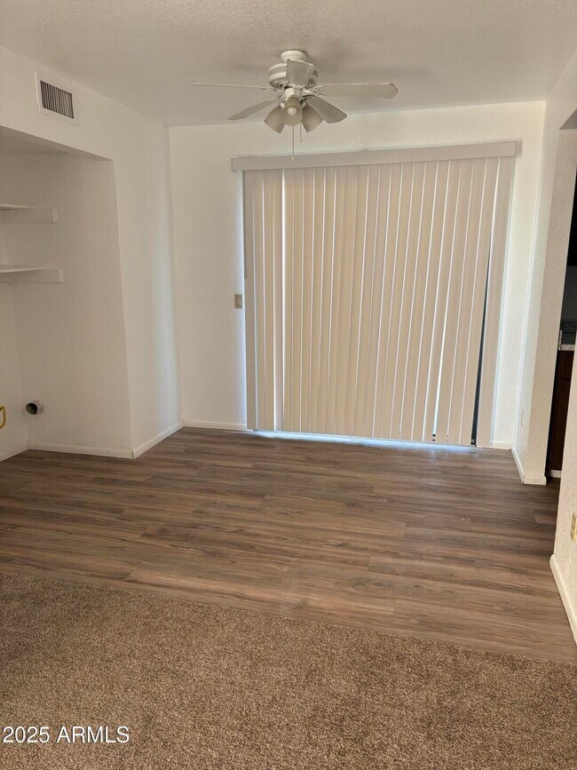 Building Photo - 470 E Date St