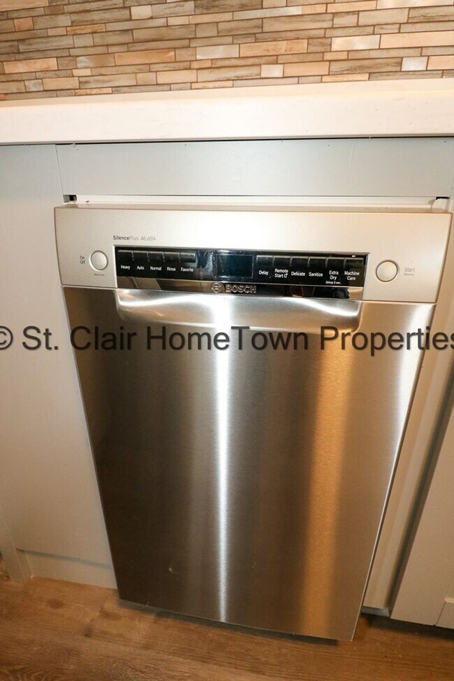 Building Photo - Remodeled Duplex on Logan Martin Lake