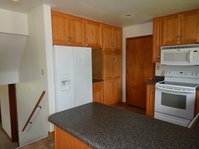 Building Photo - 2214 Anna Ave