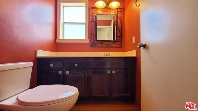 Building Photo - 7320 Balboa Blvd