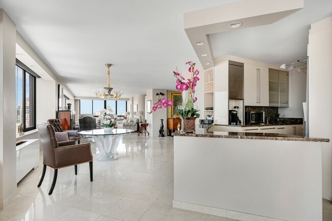 Building Photo - 422 E 72nd St