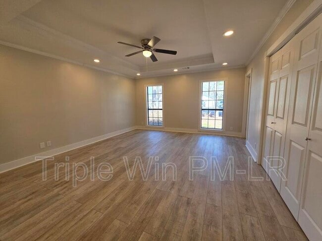 Building Photo - 202 Rosemary Ln