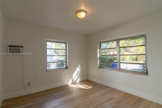 Building Photo - 3665 SW 16th St