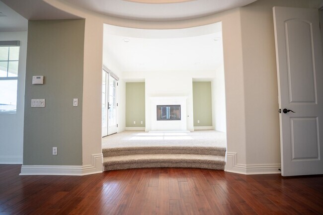 Building Photo - Exceptional estate Located In the highly desirable College Park Community.