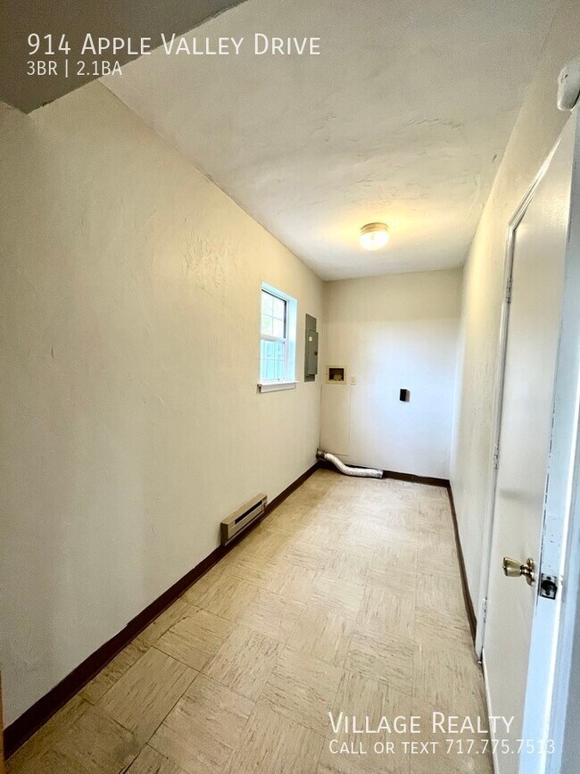 Building Photo - 914 Apple Valley Dr