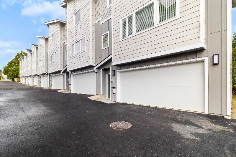 Building Photo - 5726 Sterling Ave