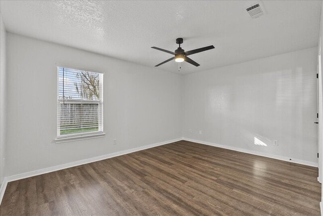 Building Photo - 2110 Roatan Calle