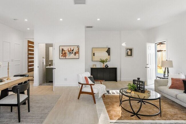 Building Photo - 113 Donaldson Way W
