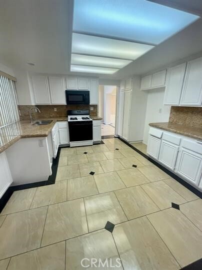 Building Photo - 22710 Brompton St