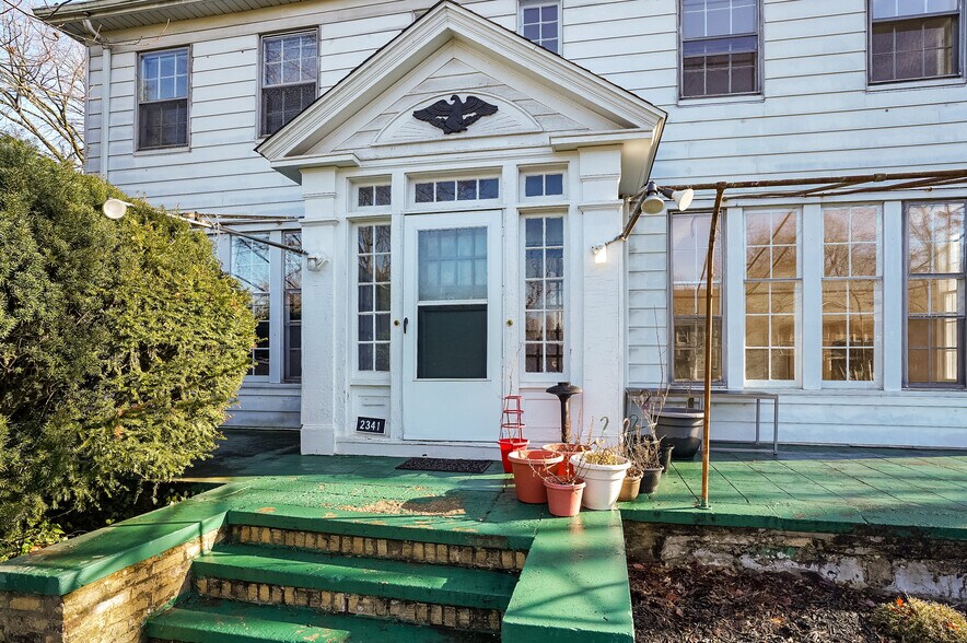 Building Photo - 2341 S Overlook Rd