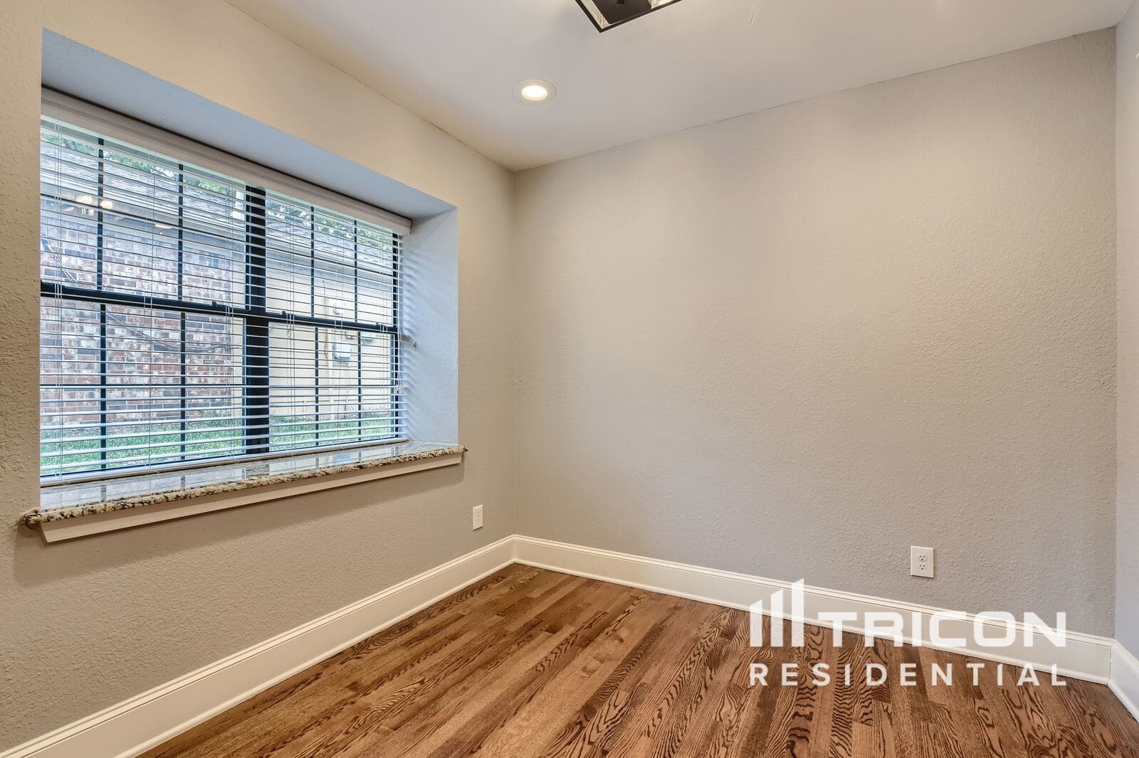 Building Photo - 207 Tanglewood Dr