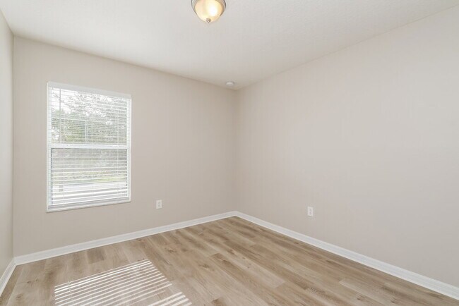 Building Photo - 9243 Wellstone Dr