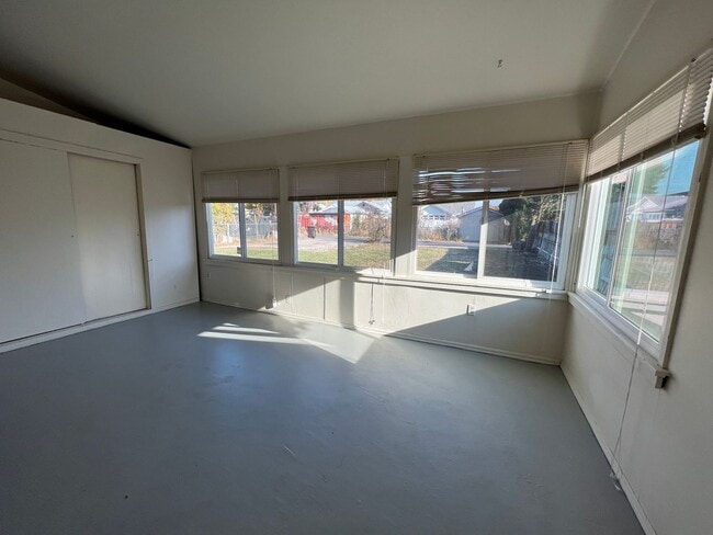 Building Photo - d219