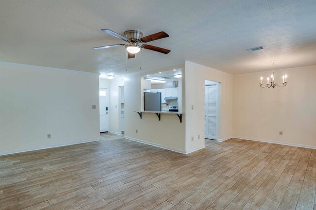 Building Photo - 266 S Villas Ct